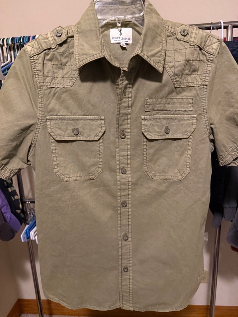 Scott James Men's Short-Sleeve Button-Down Shirt in Olive